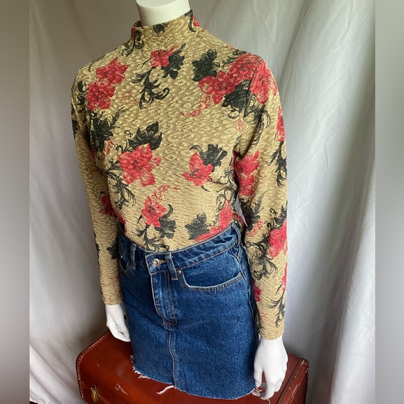 Floral printed turtle neck top - Picture 5 of 10